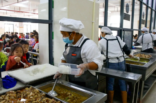 学校食堂明厨亮灶：智慧升级满足监管要求