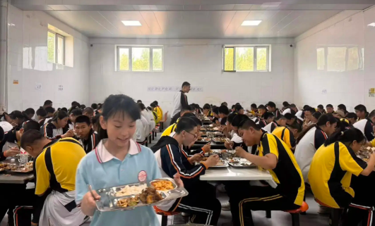 高中智慧食堂：适配寄宿制满足多样需求提升管理