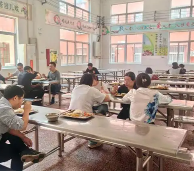 学校明厨亮灶系统：让后厨操作透明，食安监管更高效