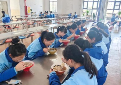 学校阳光食安平台：学校、家长和监管部门共同参与